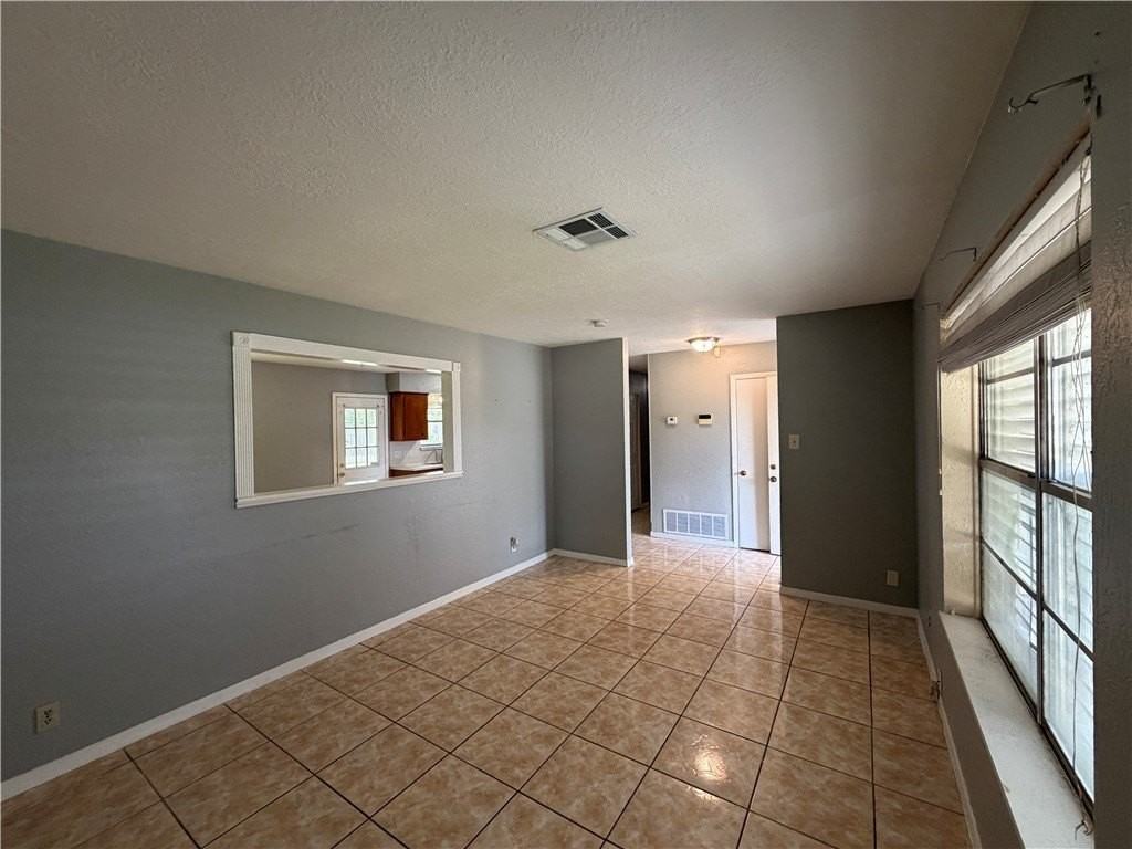 4406 Donegal Dr - Photo 5 of 24
