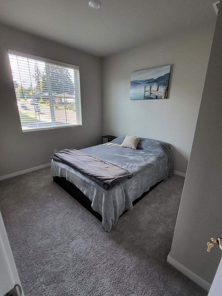 5203 E L St - Photo 2 of 7