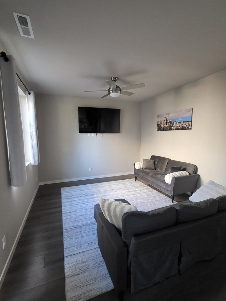 5203 E L St - Photo 5 of 7