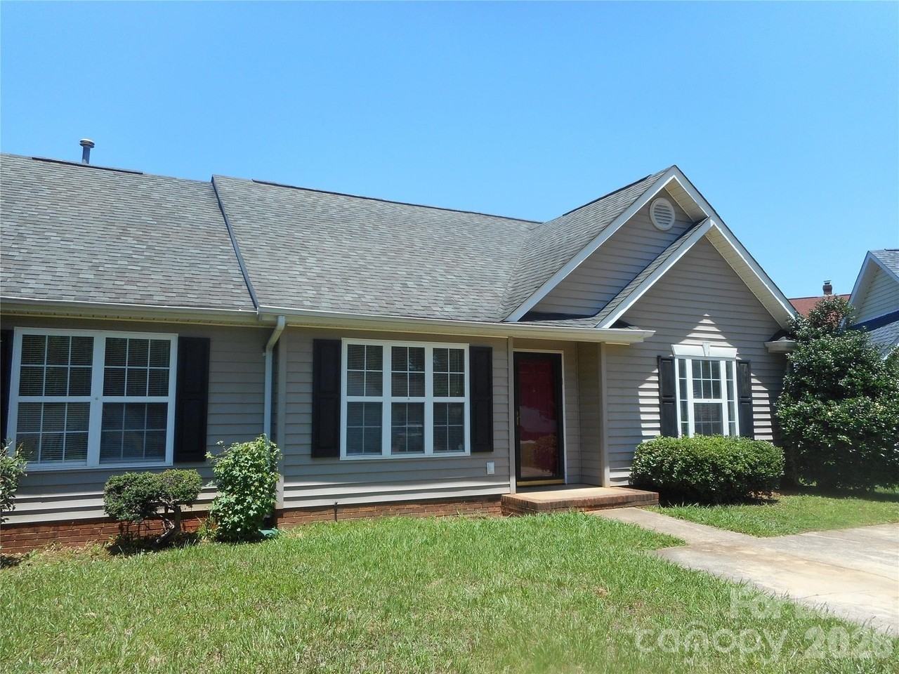 5901 Meadow Hill Dr - Photo 2 of 18