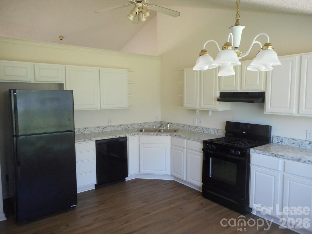 5901 Meadow Hill Dr - Photo 3 of 18
