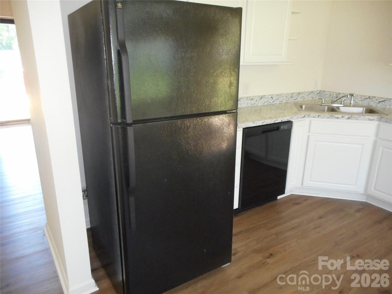 5901 Meadow Hill Dr - Photo 5 of 18