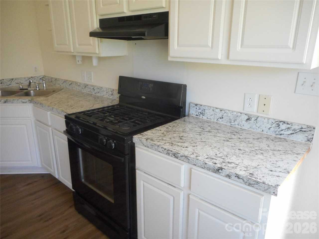 5901 Meadow Hill Dr - Photo 6 of 18