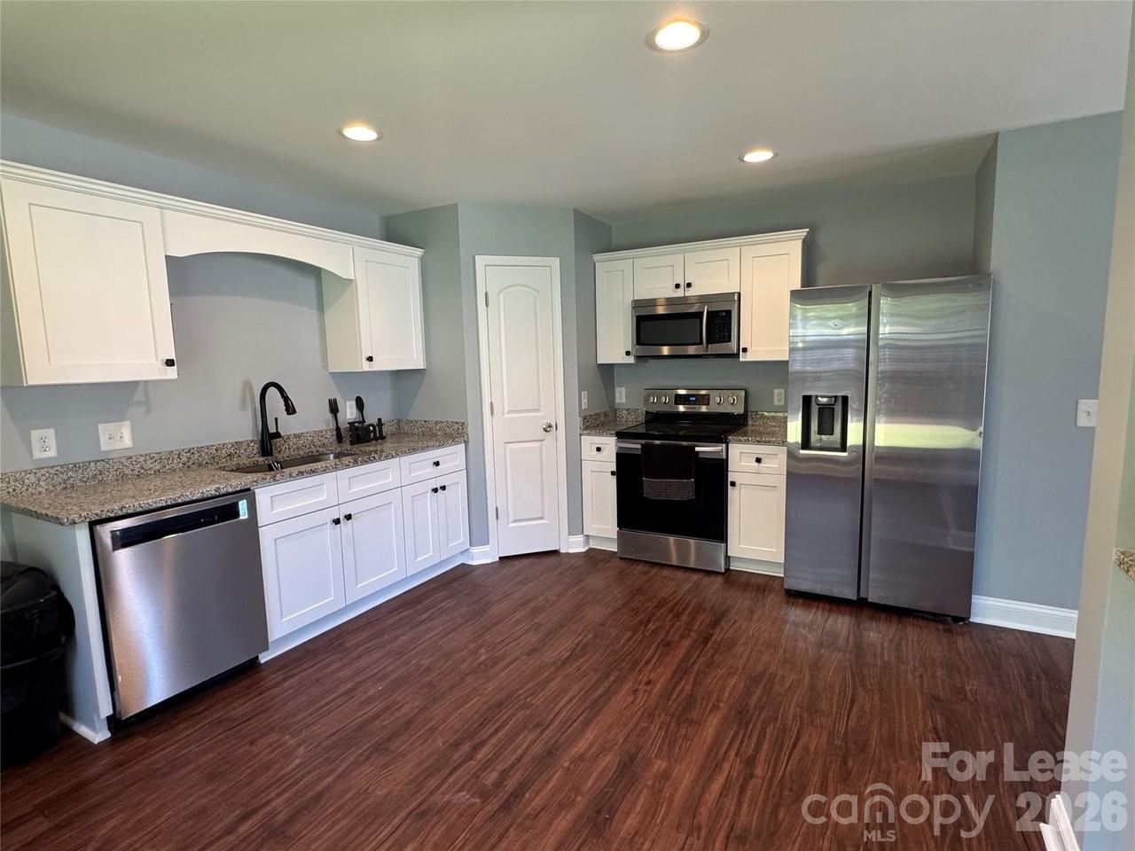 700 Wright Ave - Photo 4 of 14
