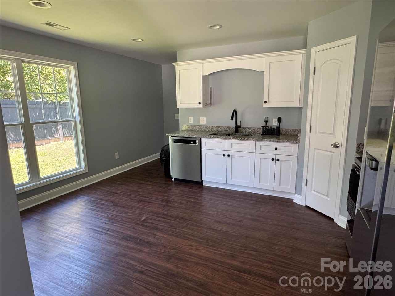 700 Wright Ave - Photo 5 of 14