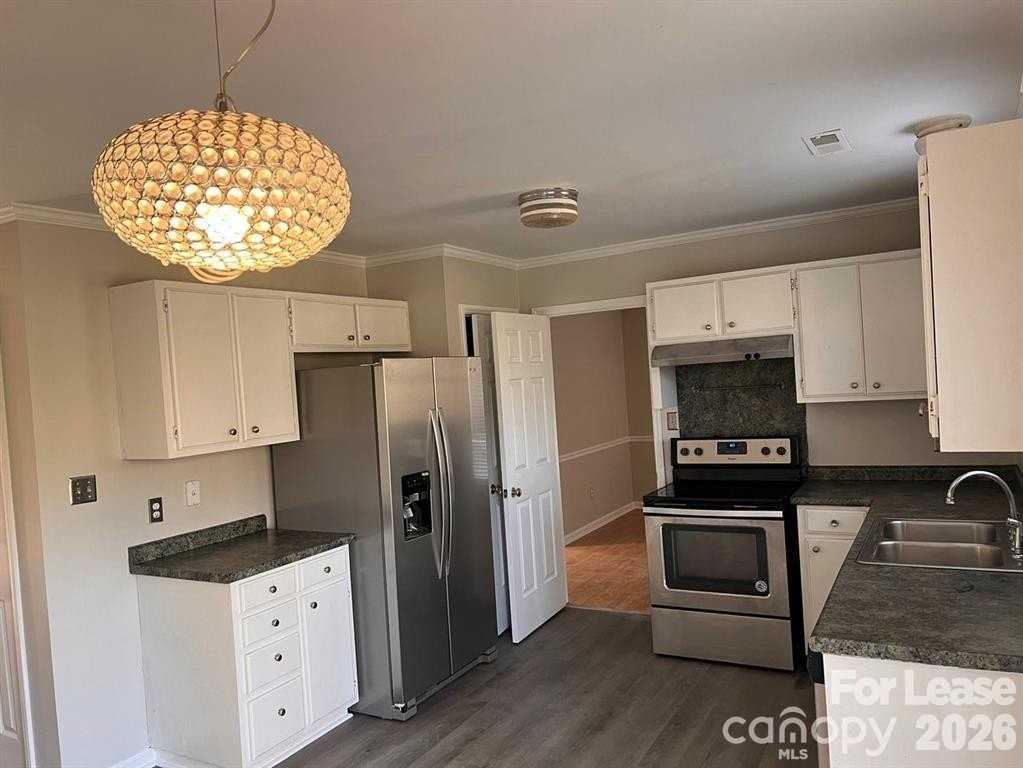 9608 Kayce Ln - Photo 2 of 34