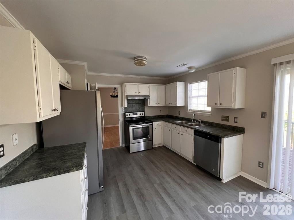 9608 Kayce Ln - Photo 3 of 34