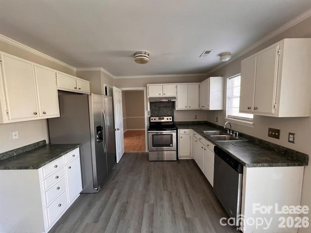 9608 Kayce Ln - Photo 7 of 34
