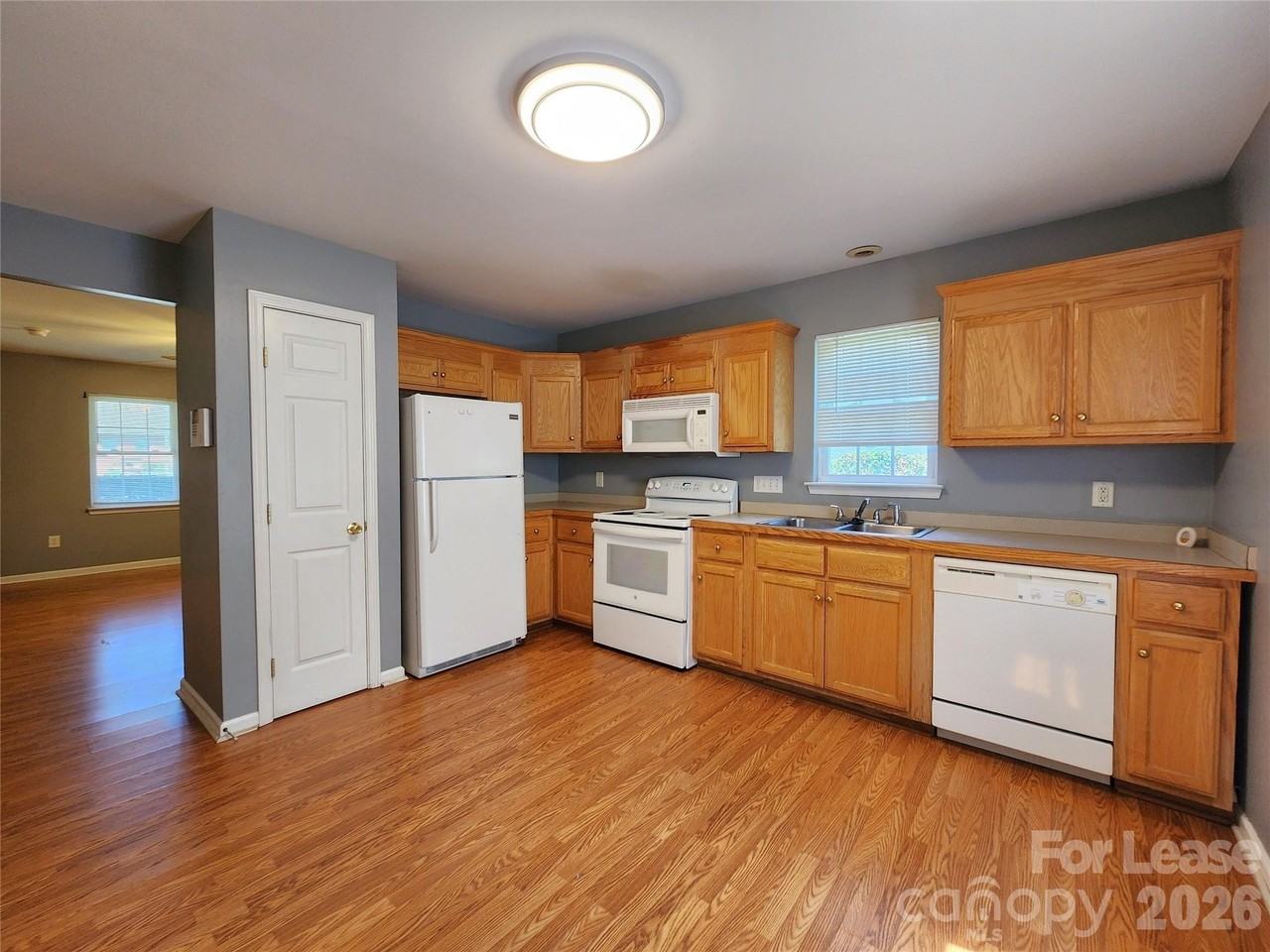 2508 S Ridge Ave - Photo 4 of 14