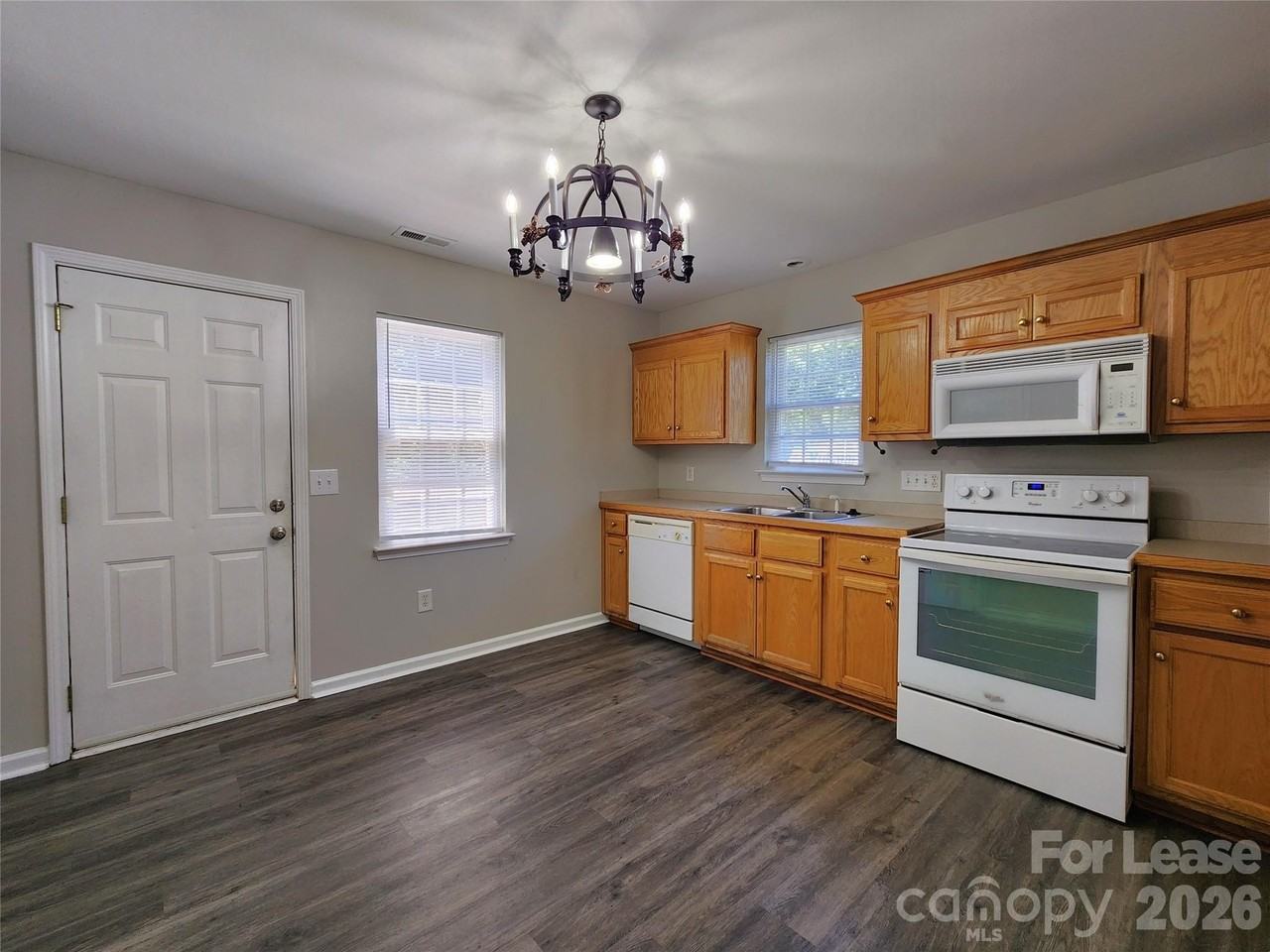2506 S Ridge Ave - Photo 5 of 15