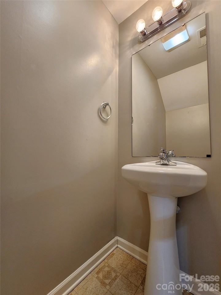 2506 S Ridge Ave - Photo 7 of 15