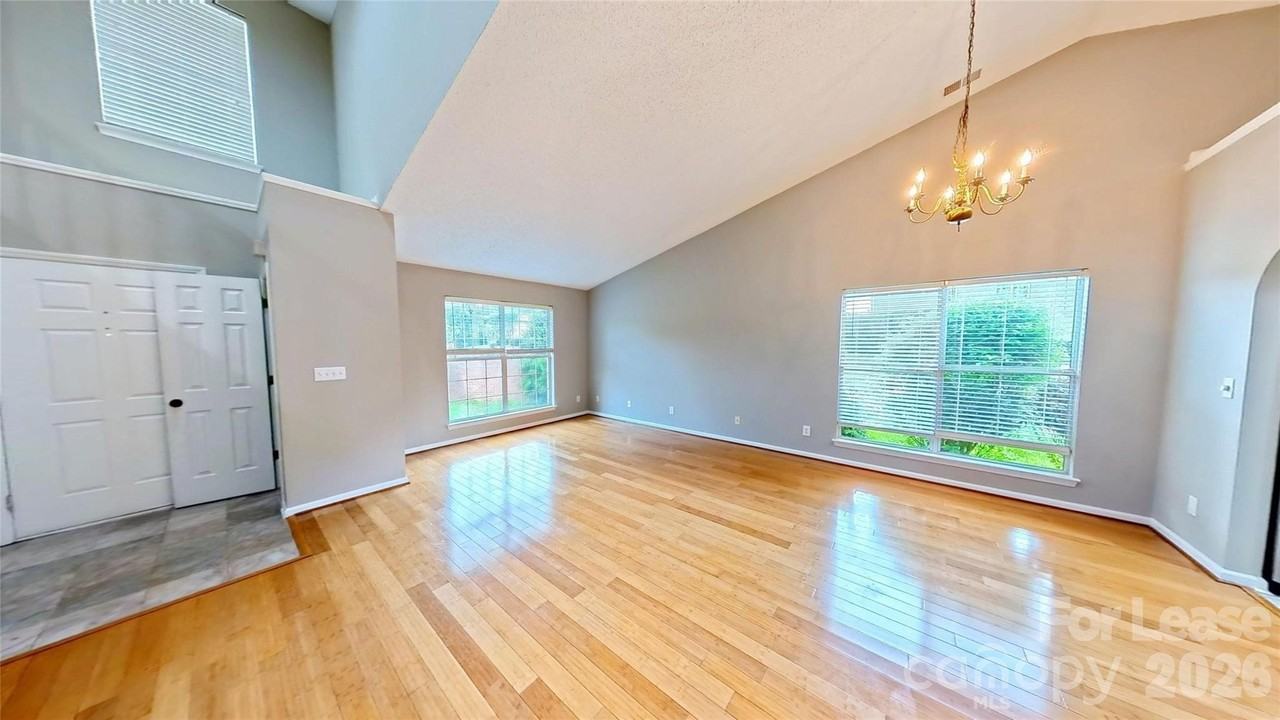 3010 Williams Station Rd - Photo 2 of 13