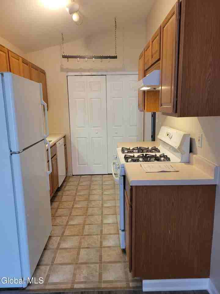 1200 Hillside Ave #902 - Photo 7 of 18