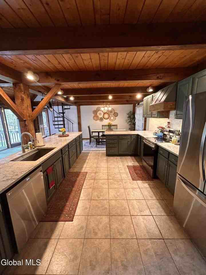 148 Ruggles Rd - Photo 4 of 19