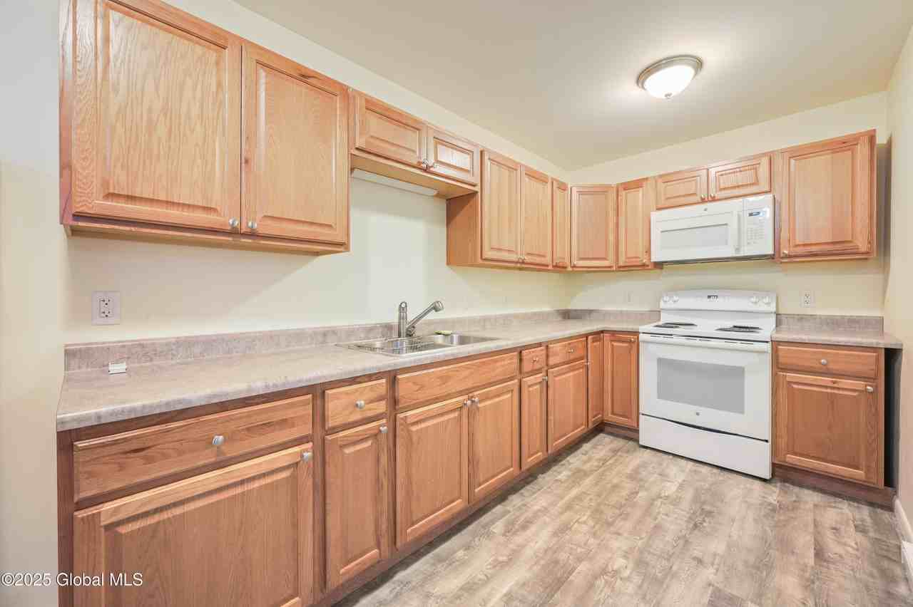 281 Main St #3 - Photo 4 of 22