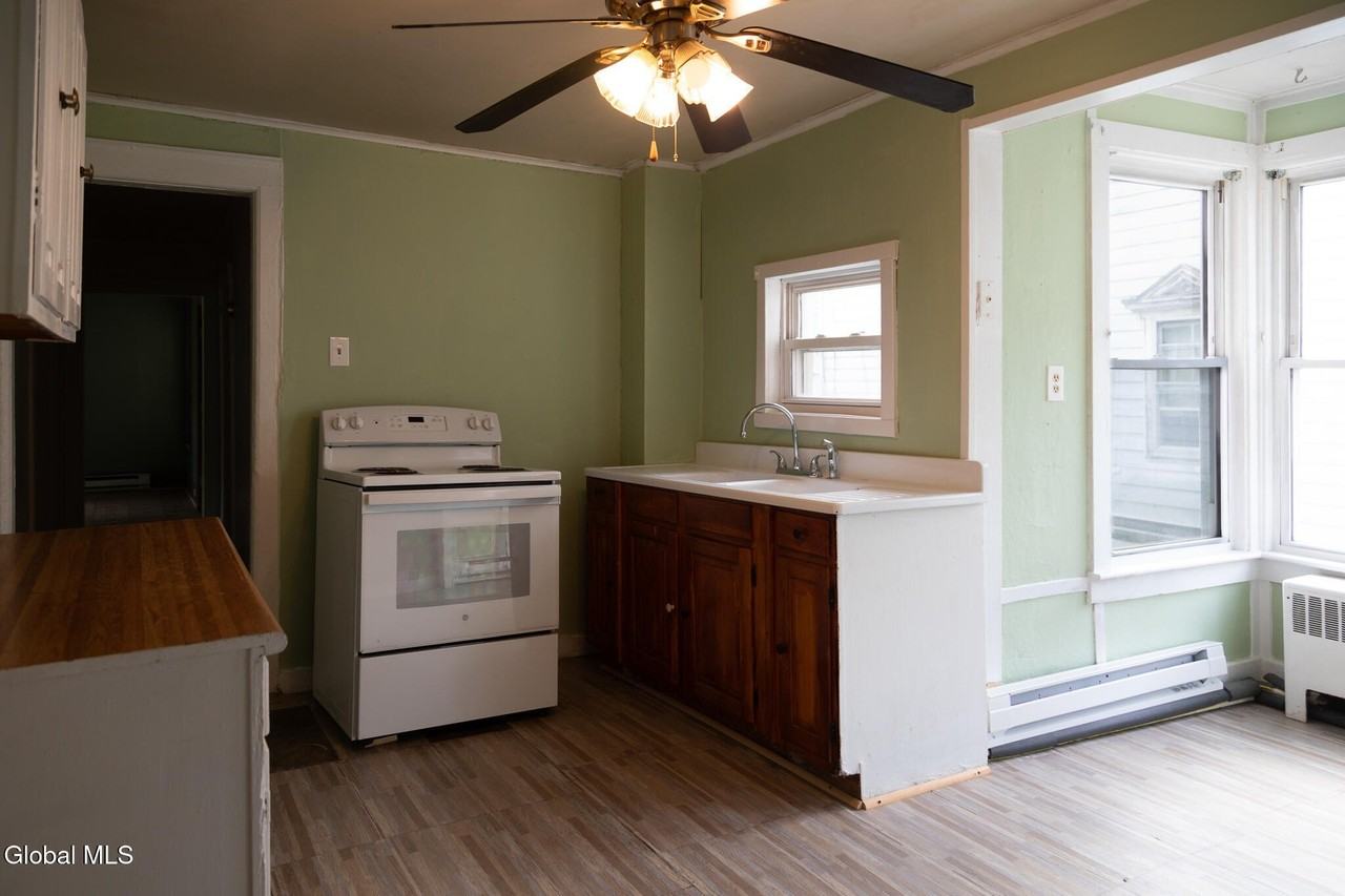 133 Union St #1 - Photo 4 of 18