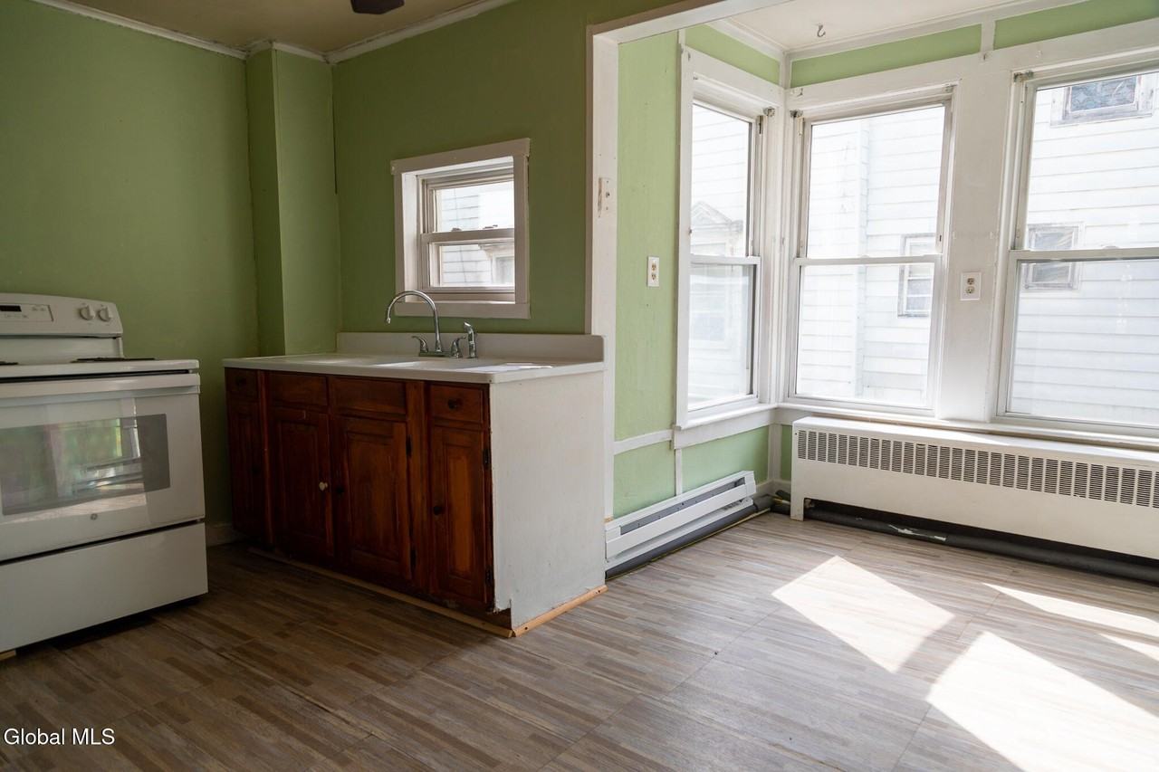 133 Union St #1 - Photo 5 of 18