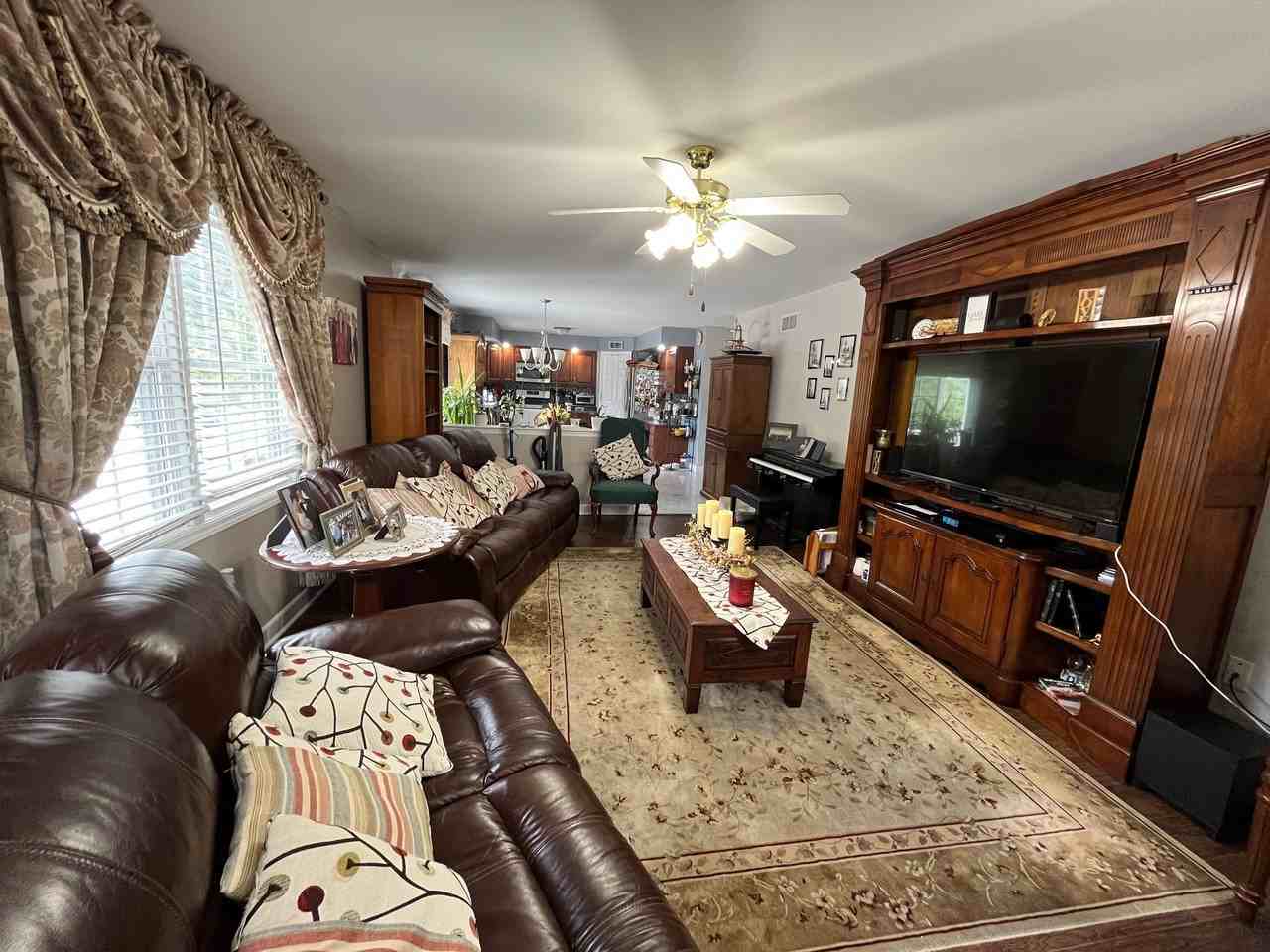 1036 Meadow Dr - Photo 6 of 25