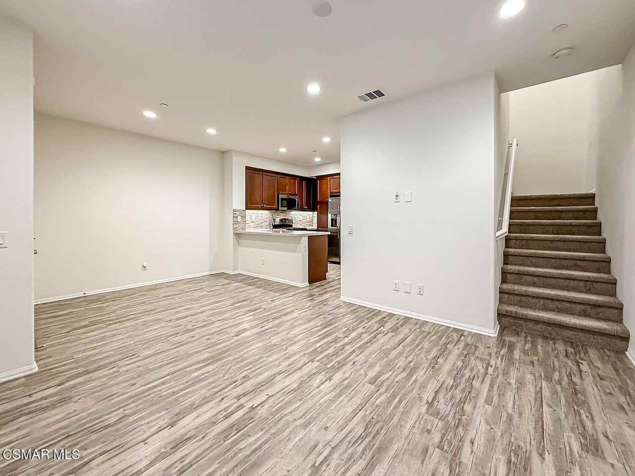389 Castiano St - Photo 6 of 38
