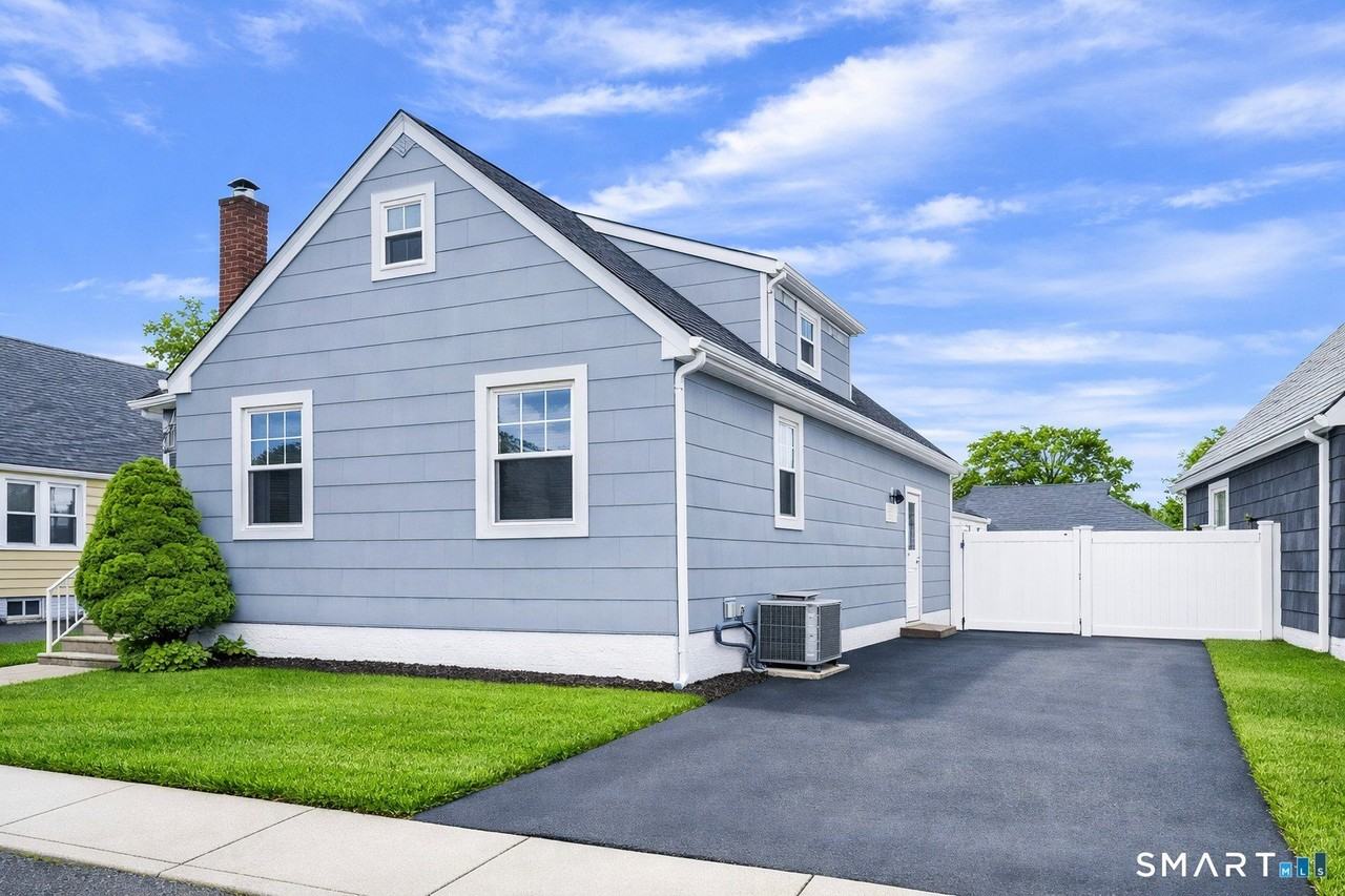 57 Elm St - Photo 2 of 31