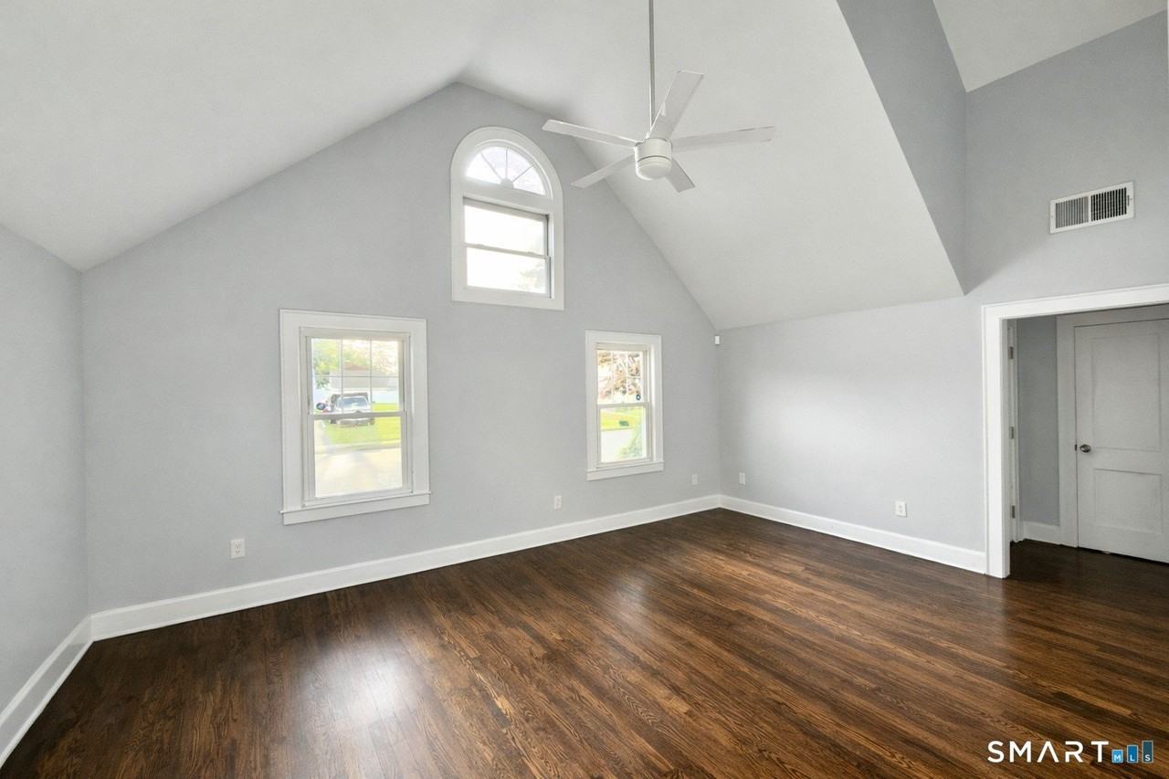 57 Elm St - Photo 5 of 31