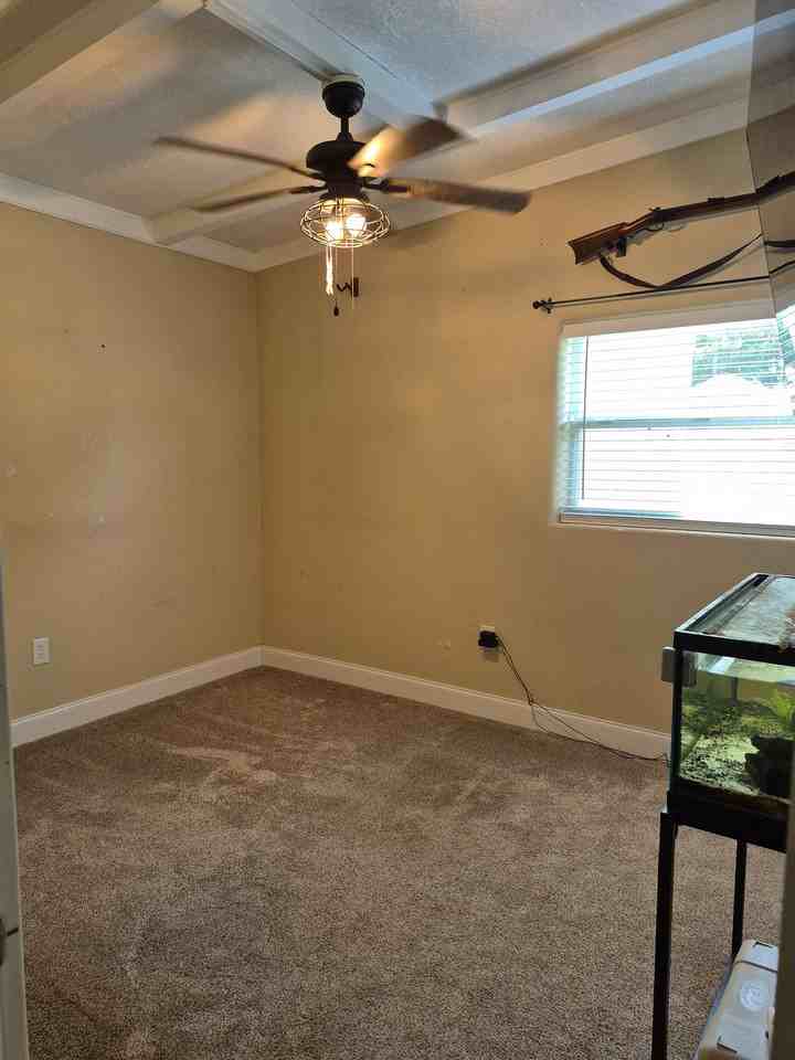 464 Judy St - Photo 2 of 6