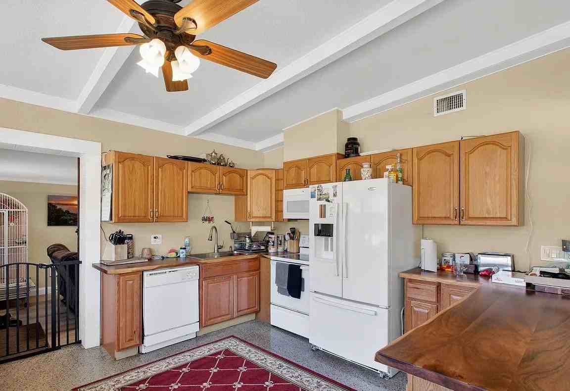 464 Judy St - Photo 5 of 6