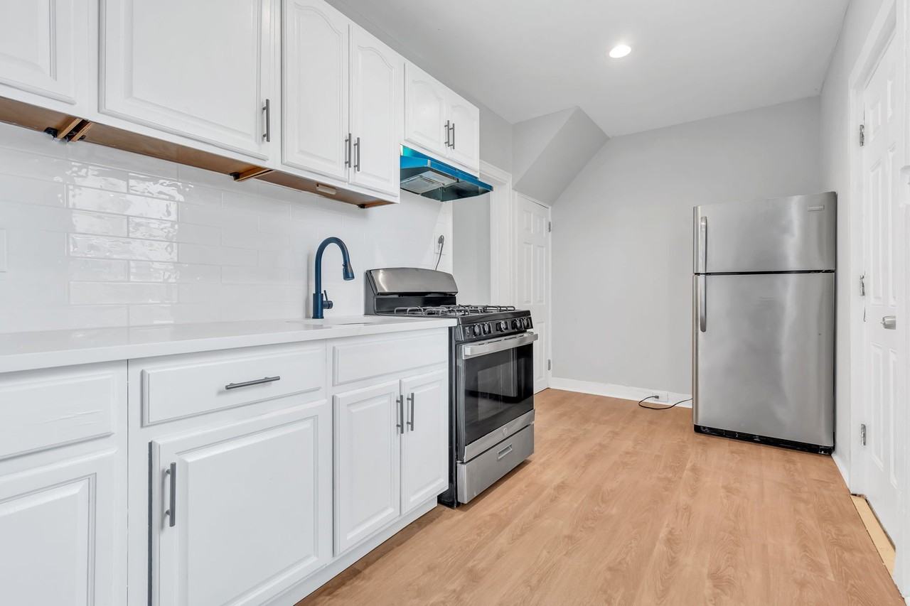 235 N Willow St - Photo 3 of 11
