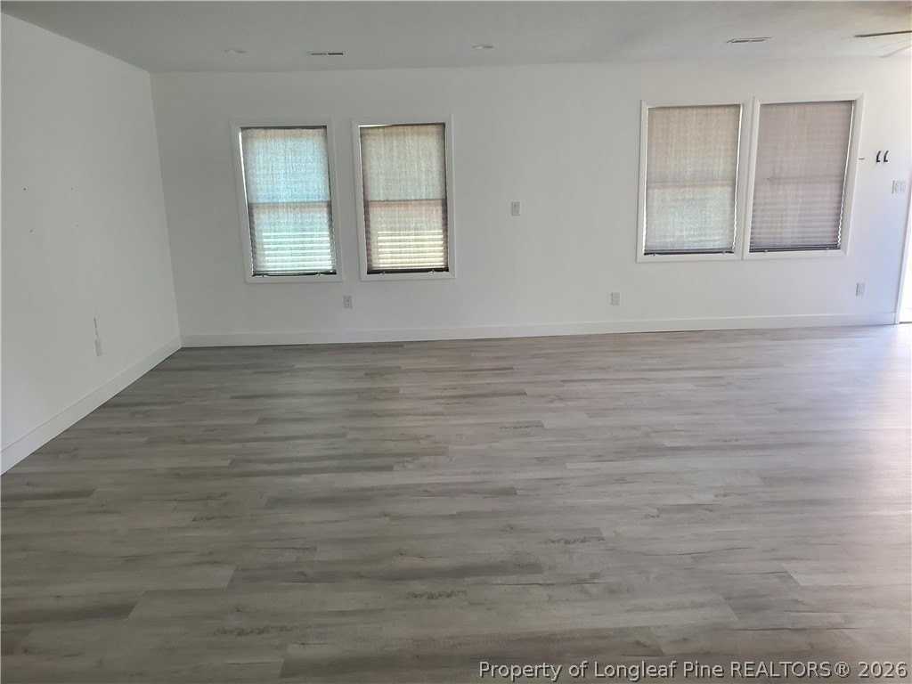 975 Lisa Ave - Photo 5 of 21