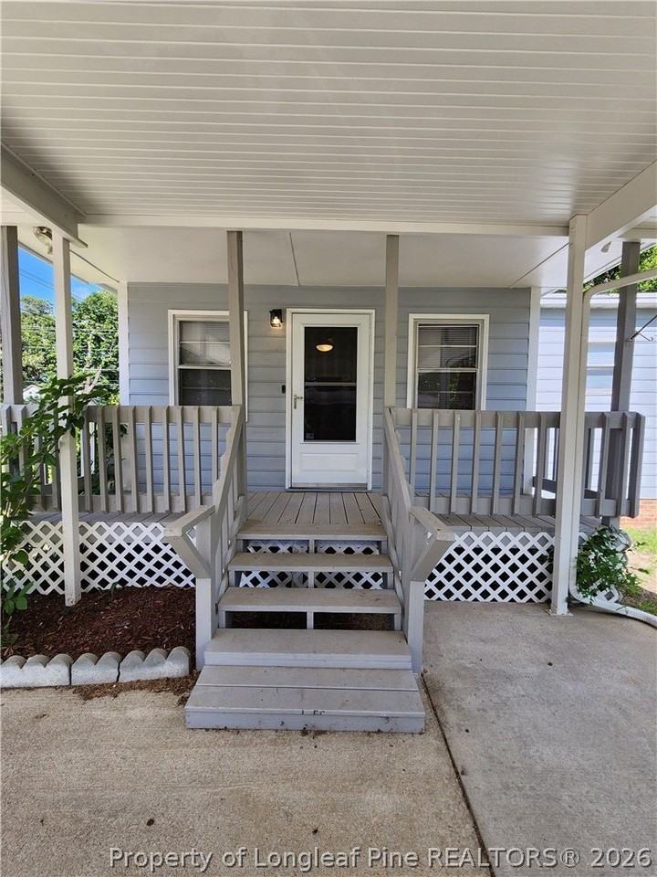 400 Roxie Ave - Photo 4 of 22
