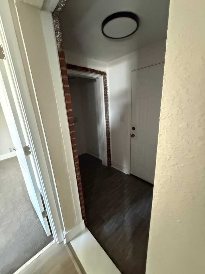 2211 Peach St - Photo 6 of 11