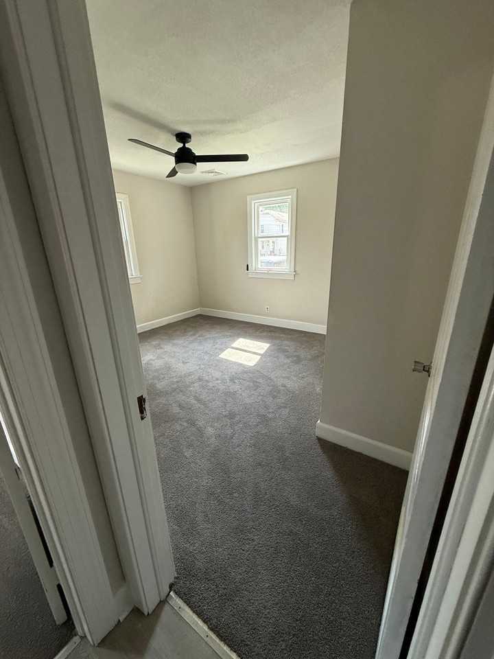 2211 Peach St - Photo 7 of 11