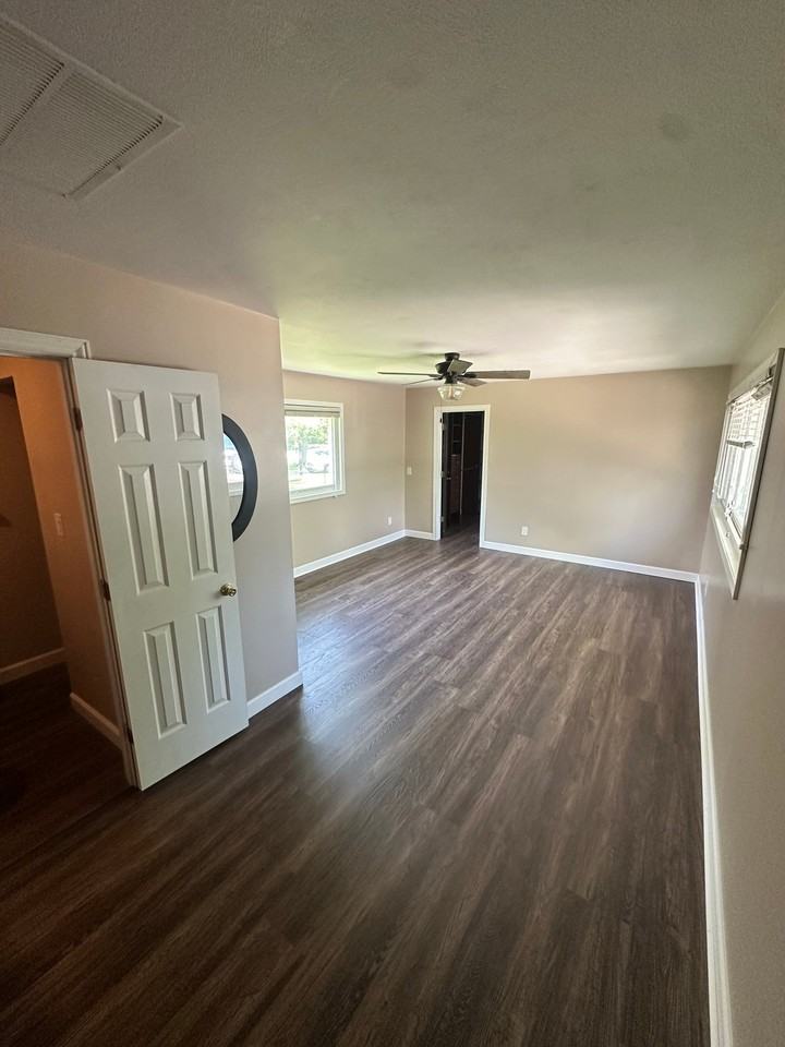 7507 Kimberly Dr - Photo 4 of 11