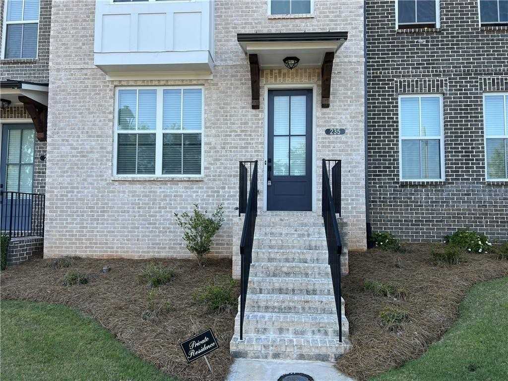235 Sims Park Pl - Photo 2 of 31