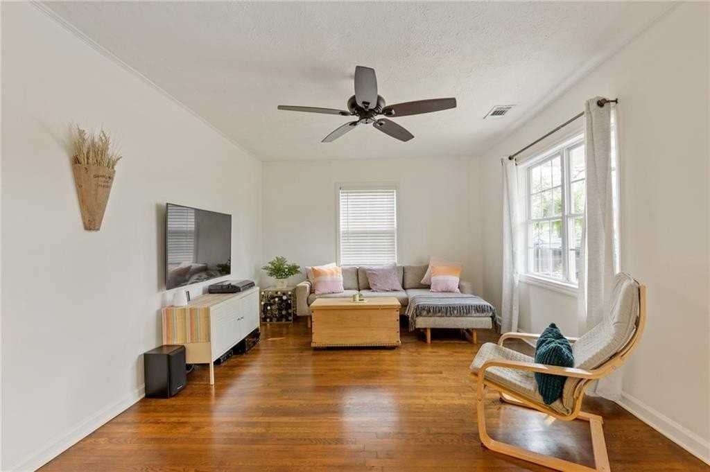 2234 Brunswick Ave - Photo 6 of 25