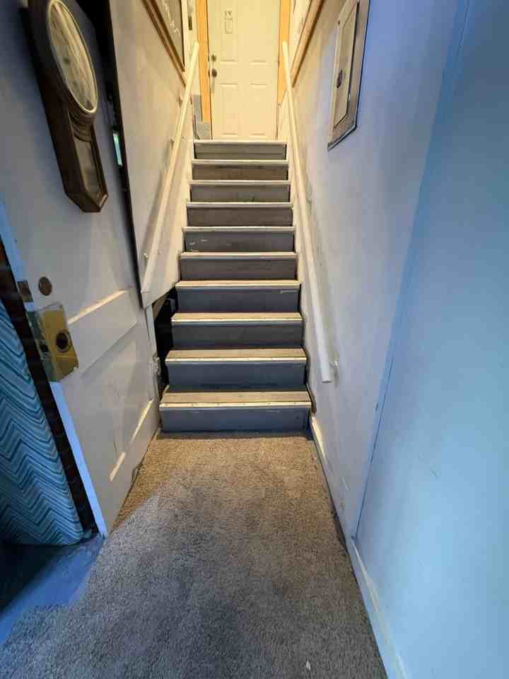 1520 E 17th St #B - Photo 3 of 8