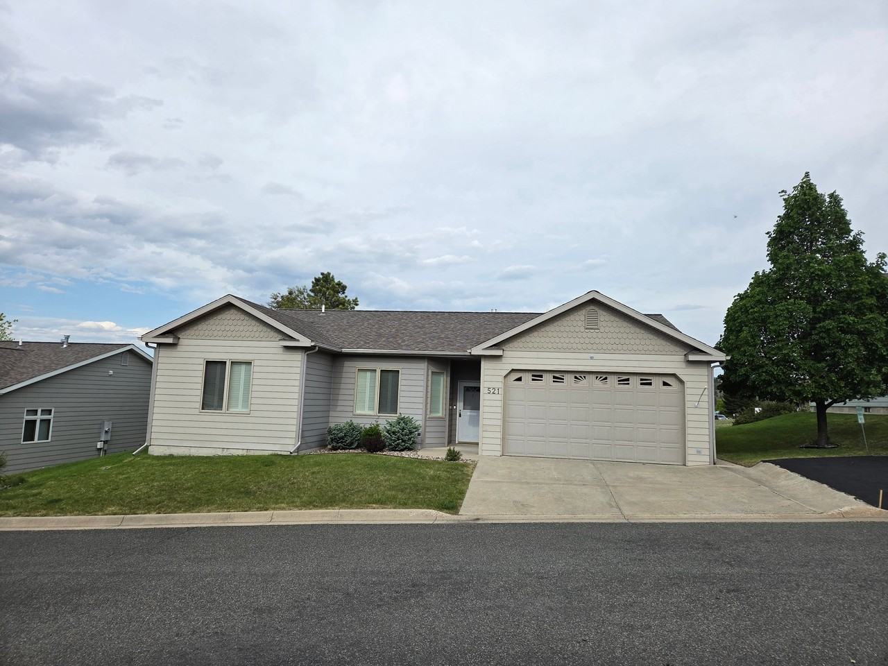 521 Burnham Pl