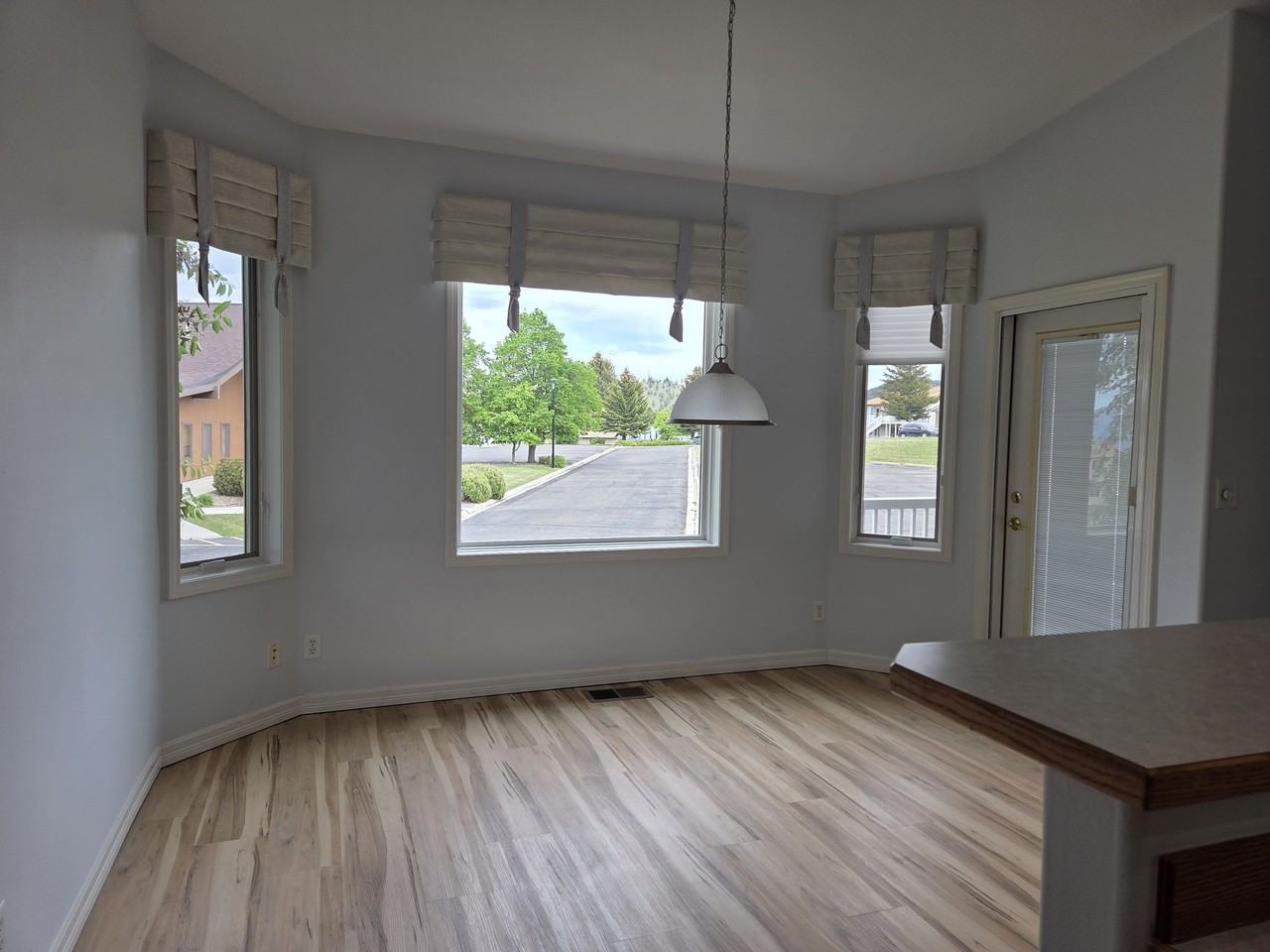 521 Burnham Pl - Photo 6 of 21
