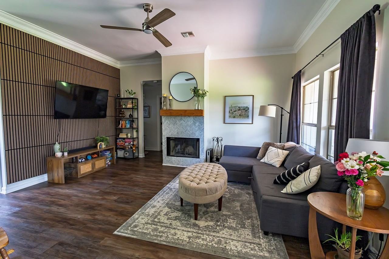 303 Spike Ln - Photo 3 of 17