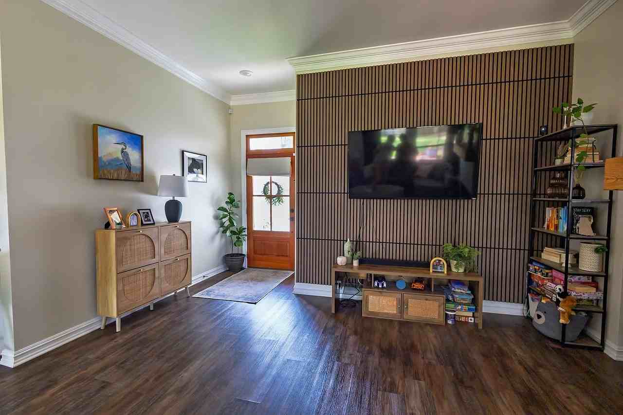 303 Spike Ln - Photo 4 of 17