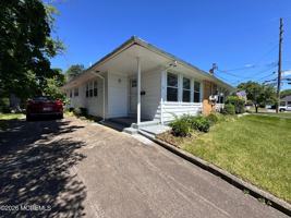 featured image of 8 Palm Springs Ct