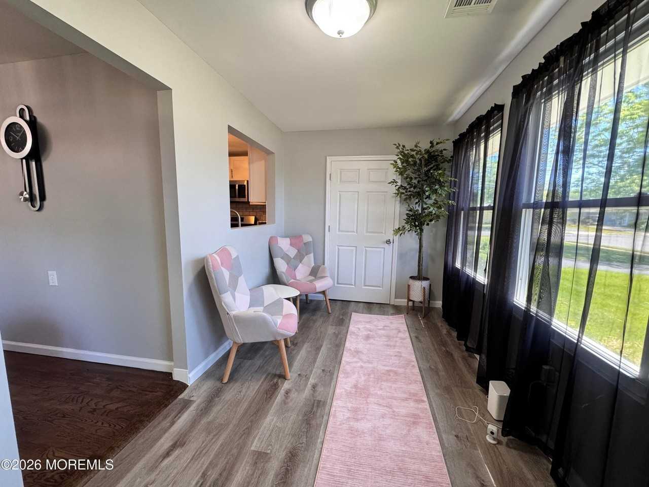 8 Palm Springs Ct - Photo 2 of 13
