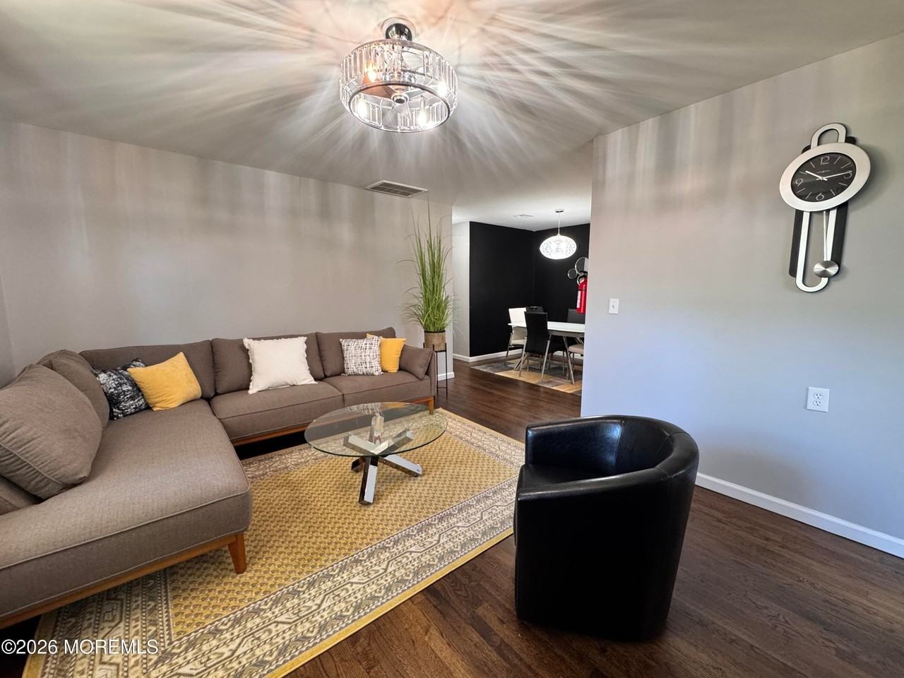 8 Palm Springs Ct - Photo 3 of 13