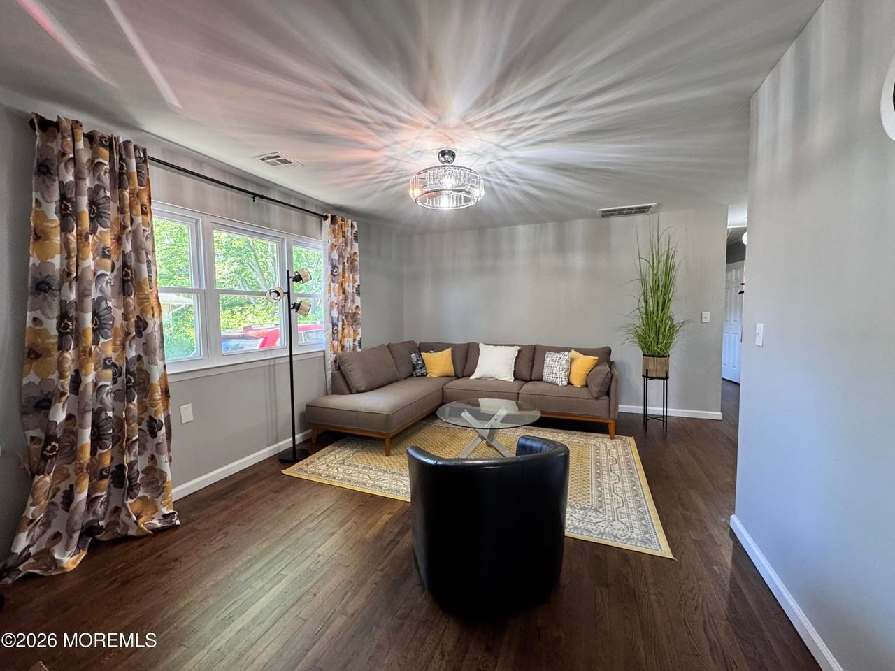 8 Palm Springs Ct - Photo 4 of 13
