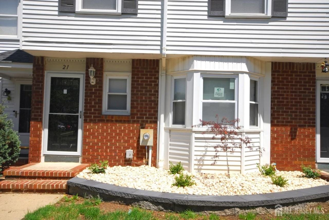 21 Rosewood Ct - Photo 2 of 31