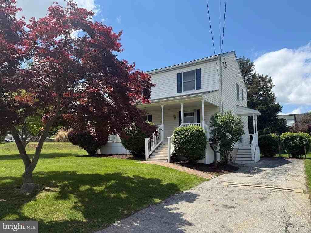 154 3rd Ave - Photo 2 of 20