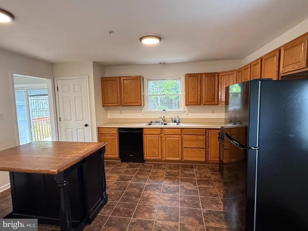 154 3rd Ave - Photo 3 of 20