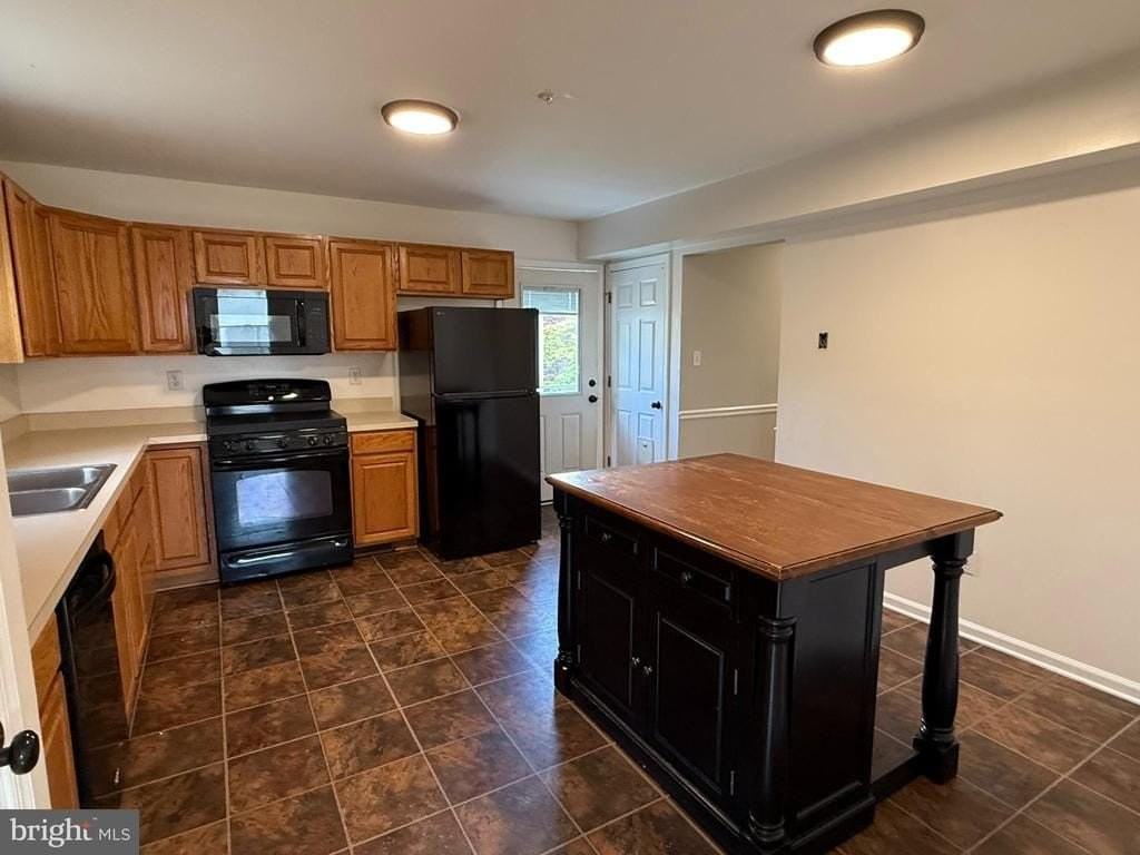 154 3rd Ave - Photo 5 of 20