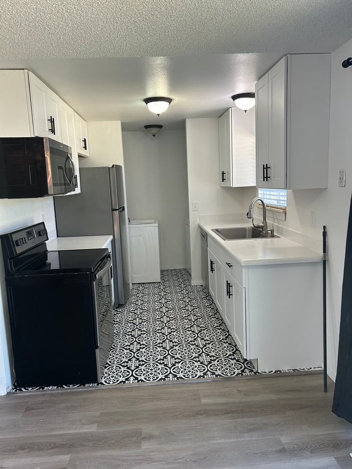 1009 153rd Street Ct E - Photo 2 of 15