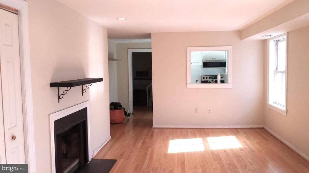 2043 Mount Vernon St #4 - Photo 4 of 19